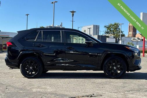 2022 Toyota RAV4 Hybrid SE