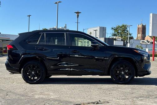 2022 Toyota RAV4 Hybrid SE