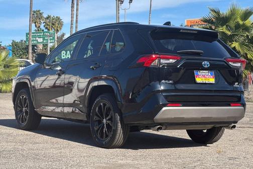 2022 Toyota RAV4 Hybrid SE