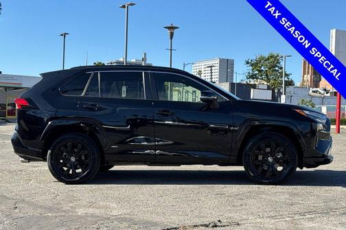 2022 Toyota RAV4 Hybrid SE