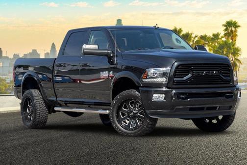 Brilliant Black Crystal Pearlcoat 2018 RAM 2500 Laramie Crew Cab 4x4 6'4' Box