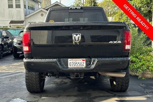 Brilliant Black Crystal Pearlcoat 2018 RAM 2500 Laramie Crew Cab 4x4 6'4' Box