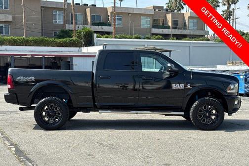 Brilliant Black Crystal Pearlcoat 2018 RAM 2500 Laramie Crew Cab 4x4 6'4' Box