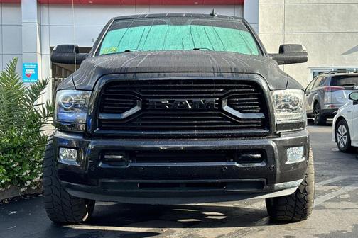 Brilliant Black Crystal Pearlcoat 2018 RAM 2500 Laramie Crew Cab 4x4 6'4' Box