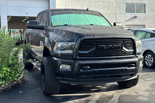 Brilliant Black Crystal Pearlcoat 2018 RAM 2500 Laramie Crew Cab 4x4 6'4' Box