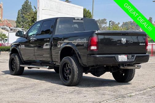 Brilliant Black Crystal Pearlcoat 2018 RAM 2500 Laramie Crew Cab 4x4 6'4' Box