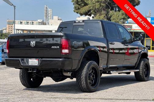 Brilliant Black Crystal Pearlcoat 2018 RAM 2500 Laramie Crew Cab 4x4 6'4' Box