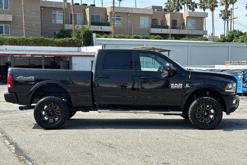 Brilliant Black Crystal Pearlcoat 2018 RAM 2500 Laramie Crew Cab 4x4 6'4' Box