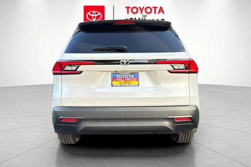 2026 Toyota Highlander LE