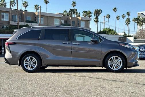 2023 Toyota Sienna Limited