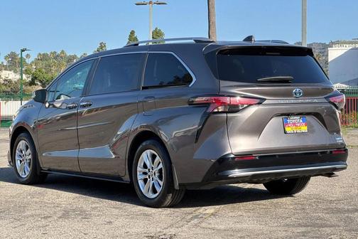2023 Toyota Sienna Limited