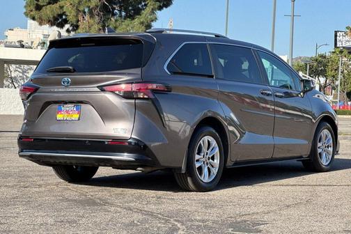 2023 Toyota Sienna Limited