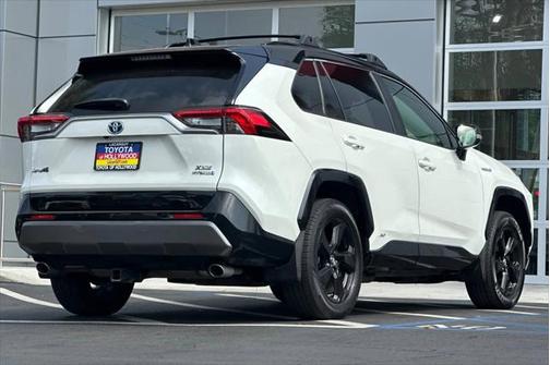 2019 Toyota RAV4 Hybrid SE