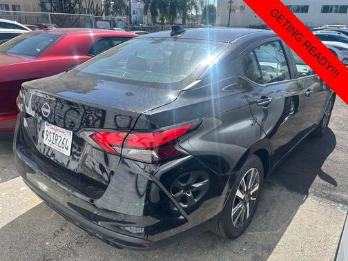 Super Black 2025 Nissan Versa 1.6 SV