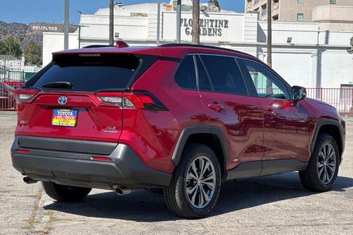 2022 Toyota RAV4 Hybrid XLE Premium