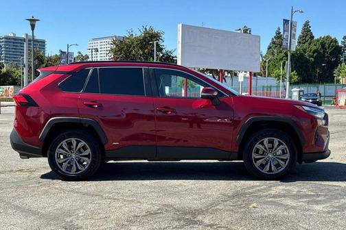 2022 Toyota RAV4 Hybrid XLE Premium