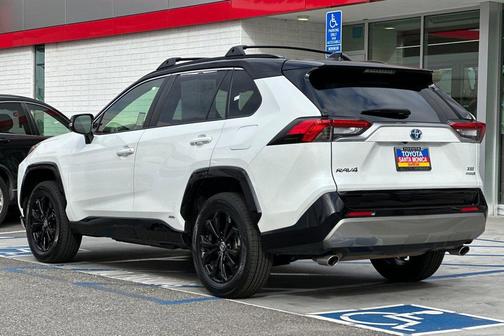 Wind Chill Pearl Midnight Black Metallic 2023 Toyota RAV4 Hybrid SE