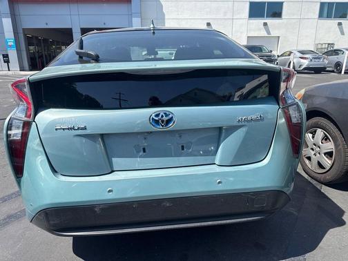 Pearl 2017 Toyota Prius Two