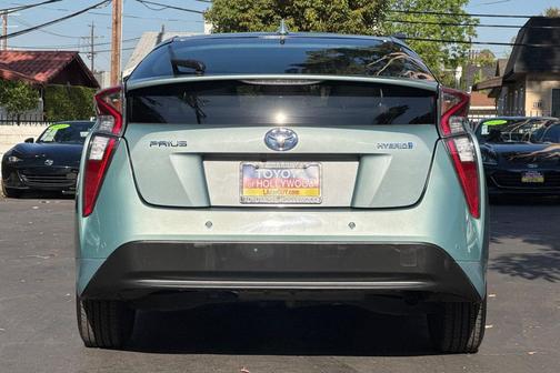 Pearl 2017 Toyota Prius Two