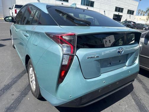 Pearl 2017 Toyota Prius Two