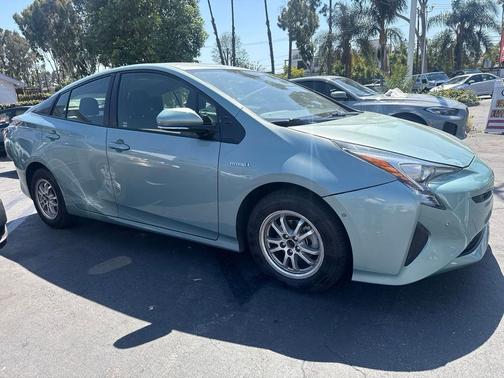 Pearl 2017 Toyota Prius Two