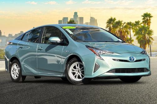 Pearl 2017 Toyota Prius Two