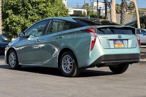 Pearl 2017 Toyota Prius Two