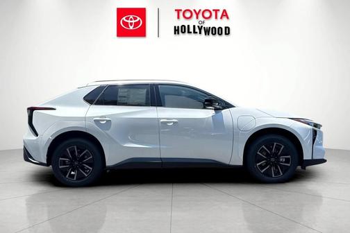 Wind Chill Pearl 2026 Toyota bZ XLE Plus