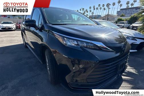 2024 Toyota Sienna LE