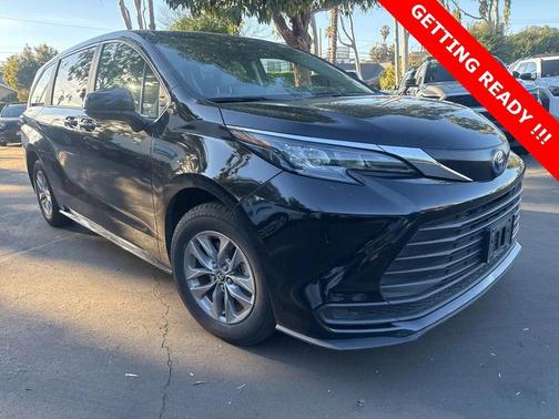 2024 Toyota Sienna LE