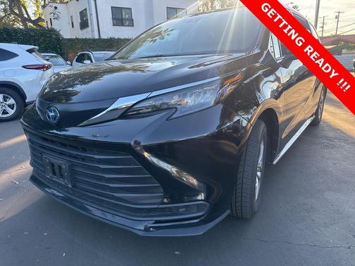 2024 Toyota Sienna LE