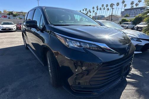 2024 Toyota Sienna LE