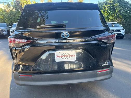 2024 Toyota Sienna LE