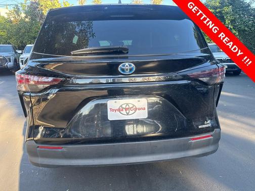 2024 Toyota Sienna LE