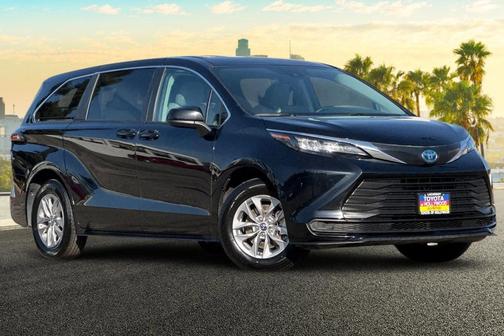 2024 Toyota Sienna LE