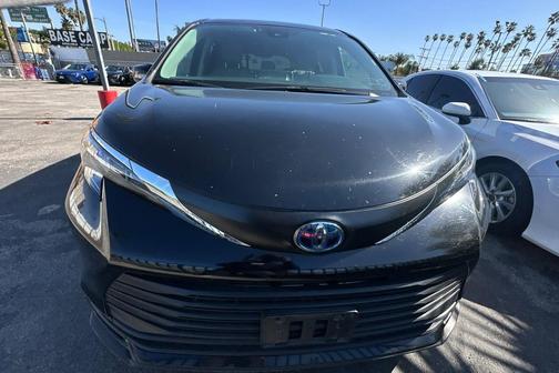 2024 Toyota Sienna LE