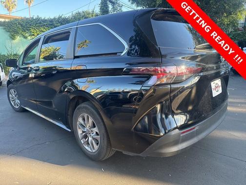 2024 Toyota Sienna LE