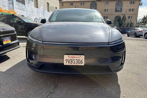 2026 Tesla Model Y Premium Rear-Wheel Drive