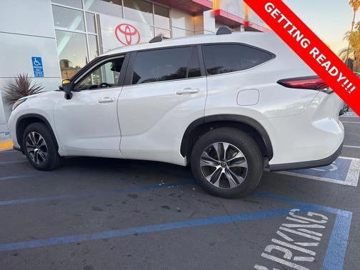 2023 Toyota Highlander Hybrid XLE