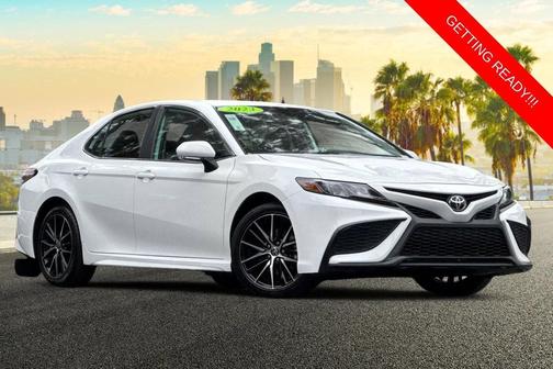 Ice Cap 2023 Toyota Camry SE