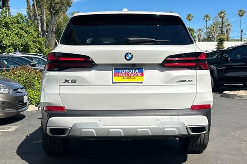 White Metallic 2025 BMW X5 sDrive40i