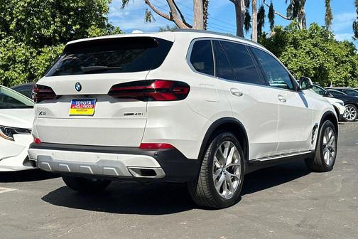 White Metallic 2025 BMW X5 sDrive40i