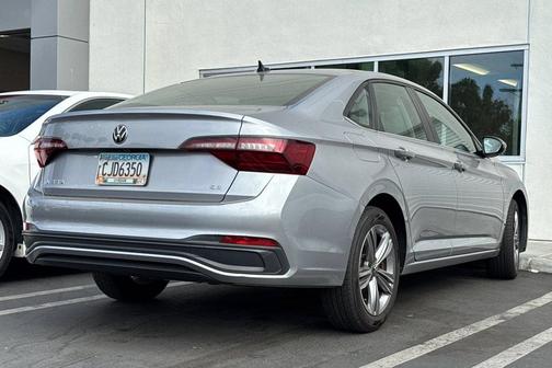 Platinum Gray 2024 Volkswagen Jetta 1.5T SE