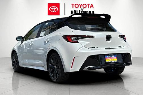 Wind Chill Pearl/Midnight Black Metallic 2026 Toyota Corolla XSE