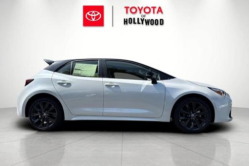 Wind Chill Pearl/Midnight Black Metallic 2026 Toyota Corolla XSE