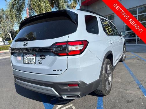 Crystal Black Pearl 2023 Honda Pilot AWD Elite