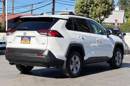 2022 Toyota RAV4 XLE