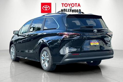 2025 Toyota Sienna XLE