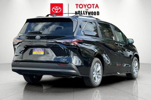 2025 Toyota Sienna XLE
