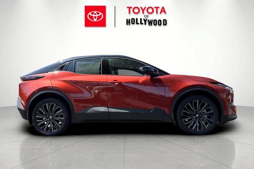 Tandoori w/Midnight Black Metallic Roof 2026 Toyota C-HR XSE